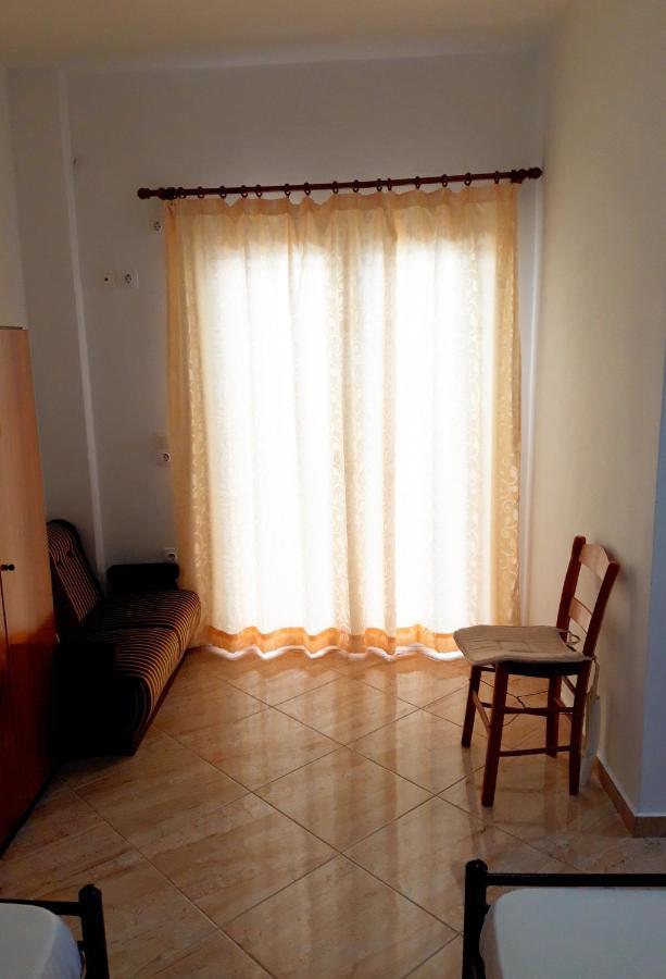 Ενοικιαζόμενα Δωμάτια Γεωργία Σταμούλου Rovies Esterno foto
